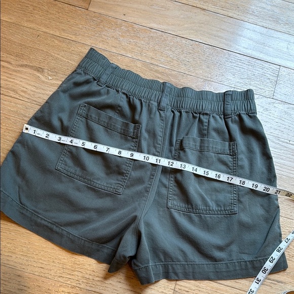 GAP Olive Green Casual Shorts - Picture 7 of 8